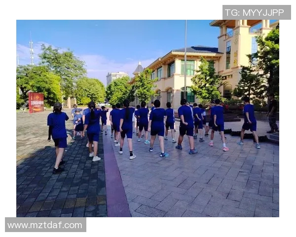 足球明星的叛逆风采高清图片展示引领潮流的坏男孩形象