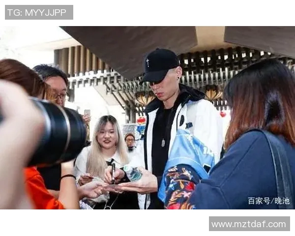 篮球明星亲笔签名篮球的珍贵收藏价值与球迷热情的完美结合